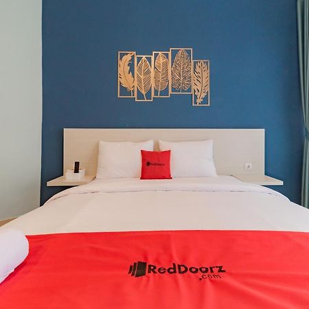 Reddoorz Plus Near Surapati Core Бандунг Экстерьер фото
