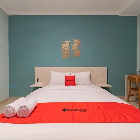 Reddoorz Plus Near Surapati Core Бандунг Экстерьер фото