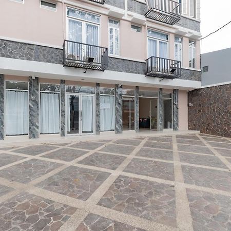 Reddoorz Plus Near Surapati Core Бандунг Экстерьер фото