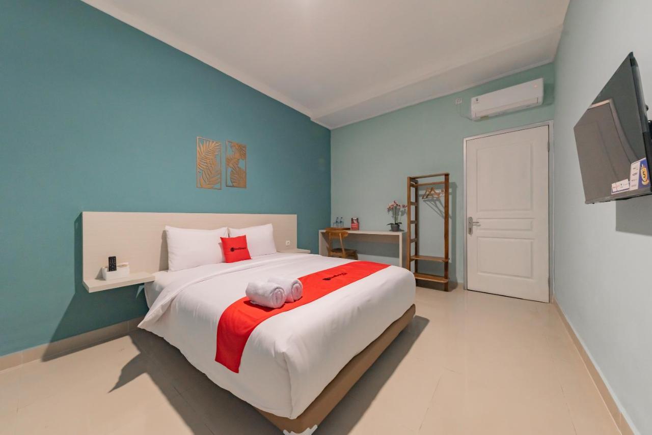 Reddoorz Plus Near Surapati Core Бандунг Экстерьер фото