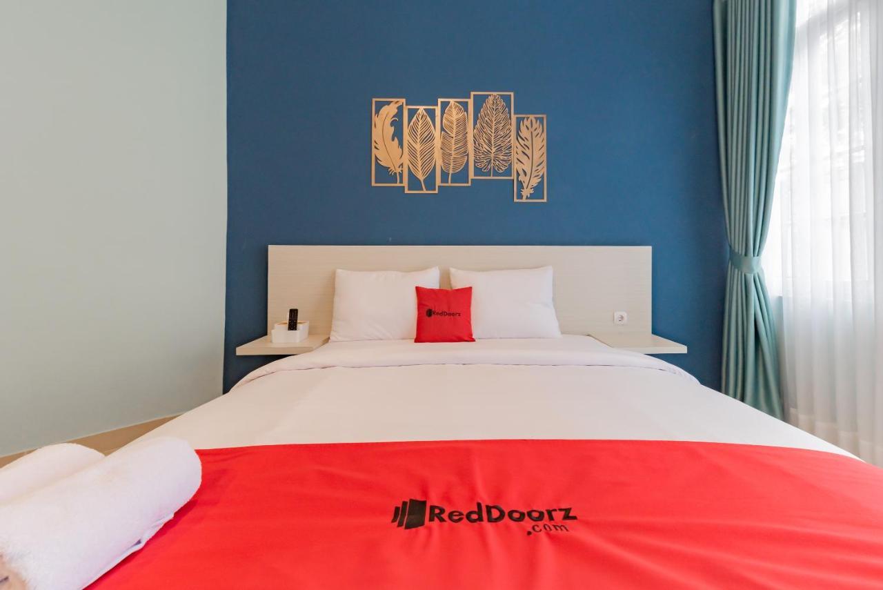 Reddoorz Plus Near Surapati Core Бандунг Экстерьер фото