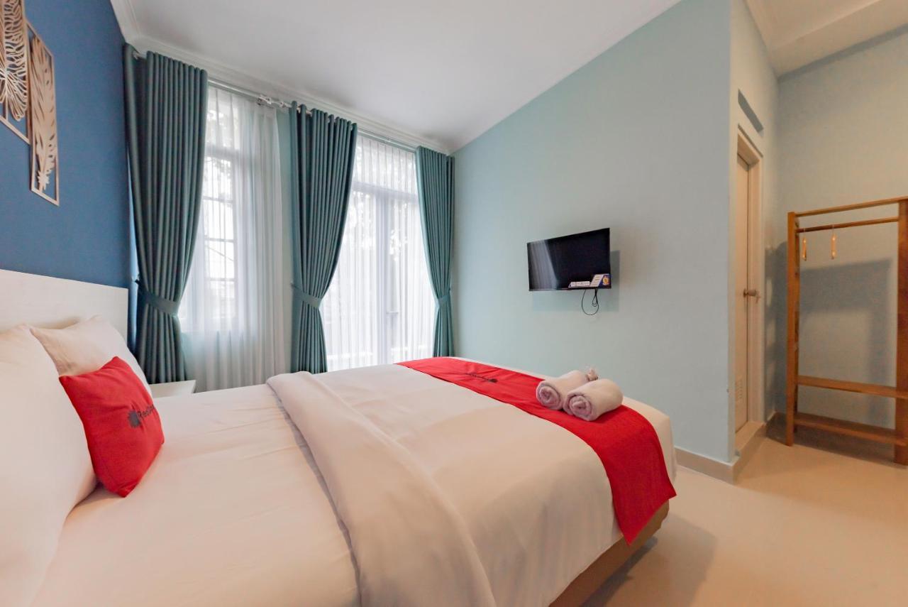Reddoorz Plus Near Surapati Core Бандунг Экстерьер фото