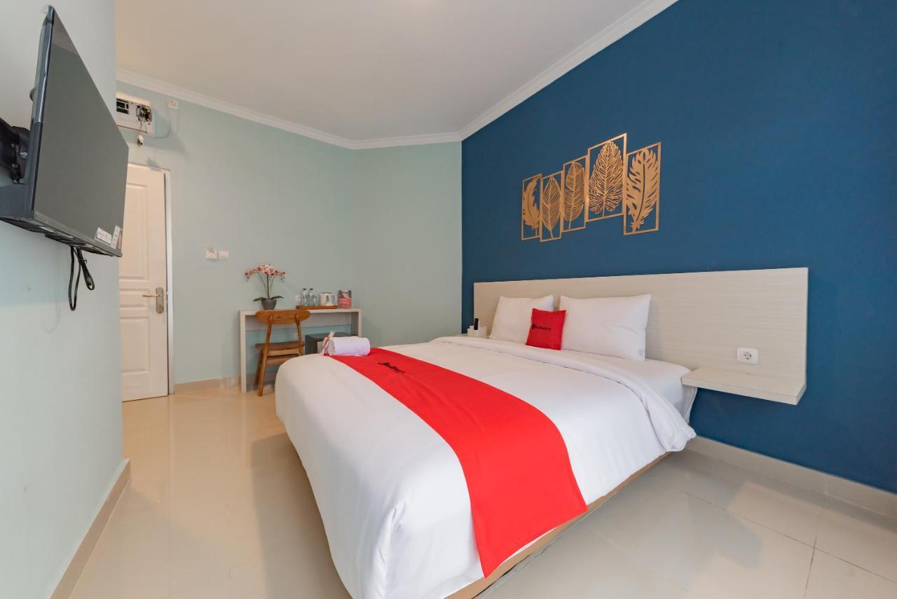 Reddoorz Plus Near Surapati Core Бандунг Экстерьер фото