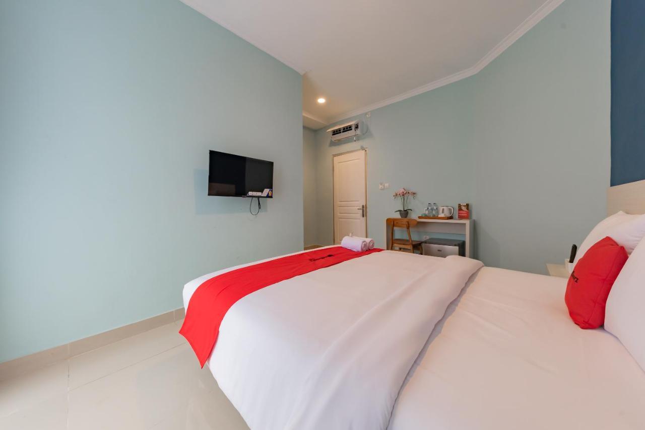 Reddoorz Plus Near Surapati Core Бандунг Экстерьер фото