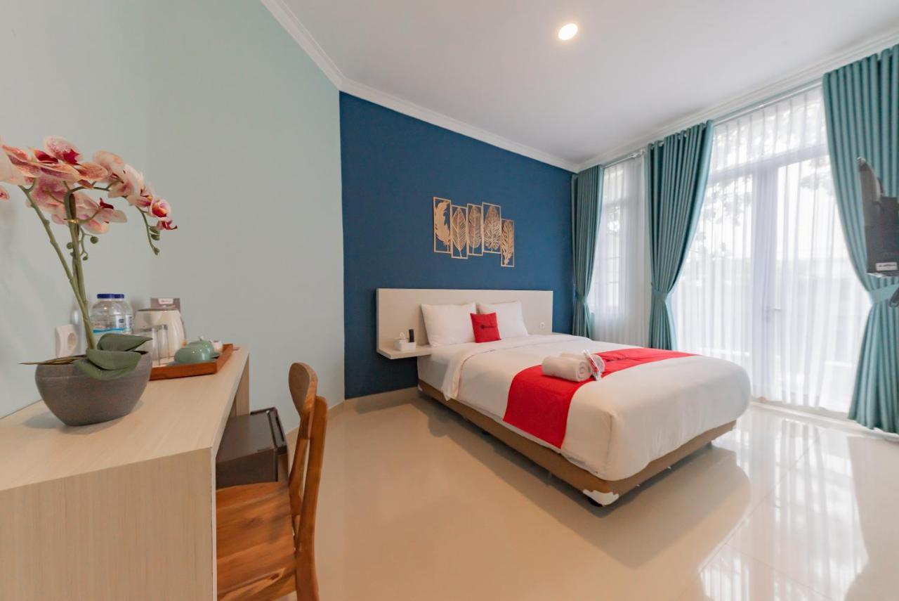 Reddoorz Plus Near Surapati Core Бандунг Экстерьер фото