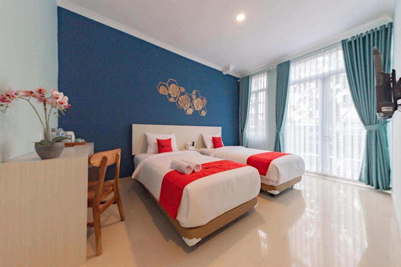 Reddoorz Plus Near Surapati Core Бандунг Экстерьер фото