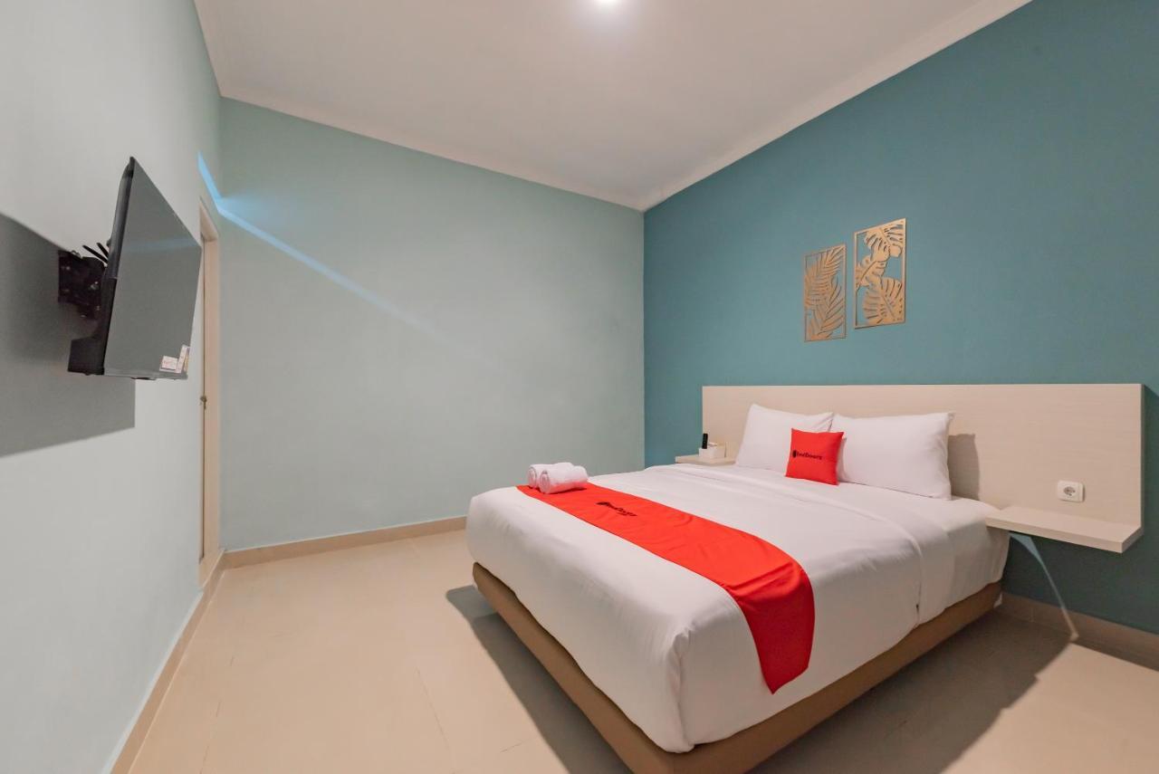 Reddoorz Plus Near Surapati Core Бандунг Экстерьер фото