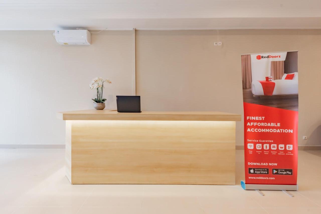 Reddoorz Plus Near Surapati Core Бандунг Экстерьер фото