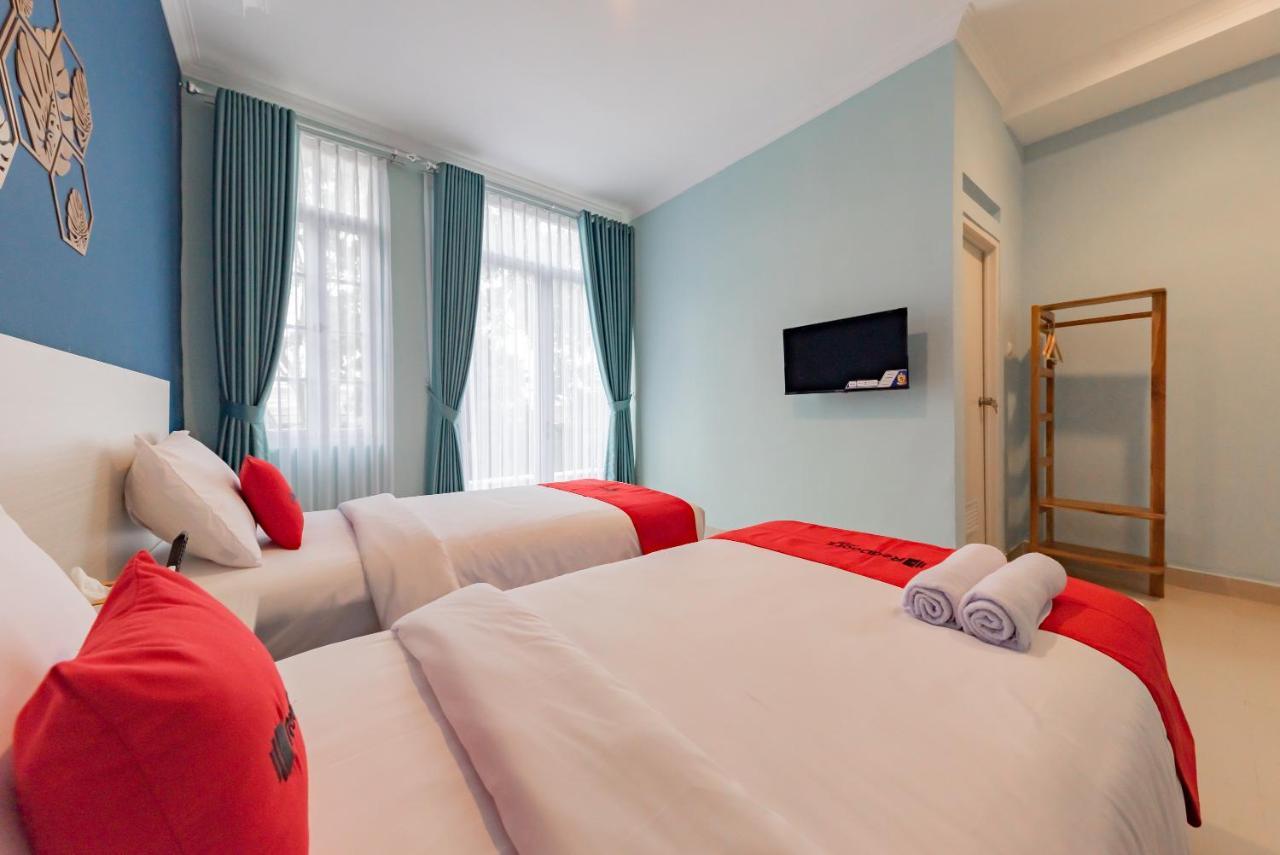 Reddoorz Plus Near Surapati Core Бандунг Экстерьер фото